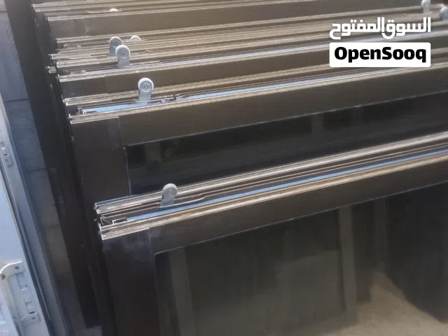 شبابيك المنيوم بحال الوكاله لون شمبيه زجاج عسلي عرض 200 ارتفاع 125
