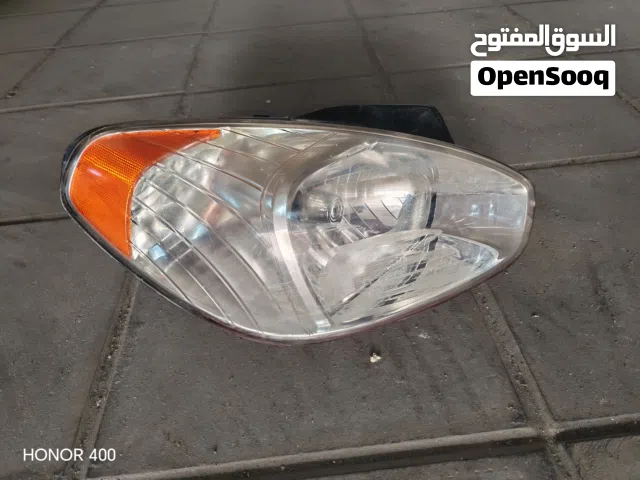 ضوء أمامي اكسنت موديل 2009-2010يمين بحالة ممتازة
