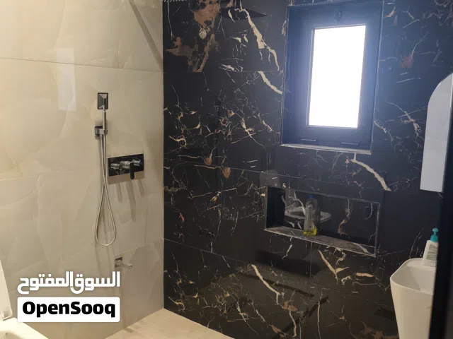 شقه طابق اول للايجار في حي القادسيه خلف مستشفى اليرموك