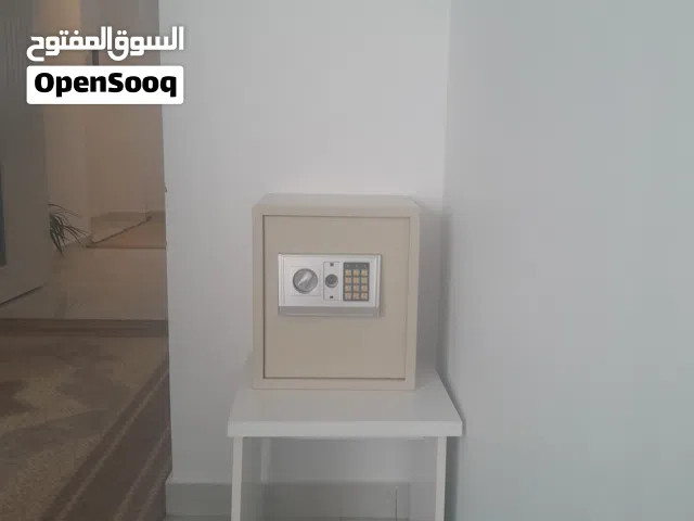 خزينة شبه جديدة