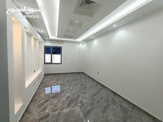 165m2 3 Bedrooms Apartments for Rent in Al Ahmadi Eqaila