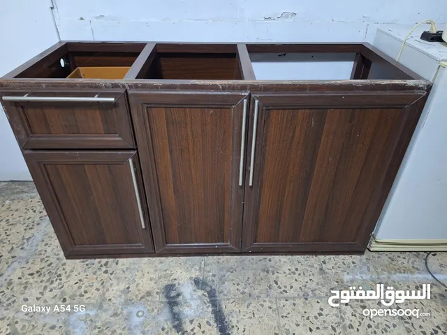 خزانة مطبخ المنيوم مقاس متر ونص بحالة ممتازة ارضي