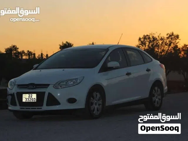 2012 فورد فوكس Standard