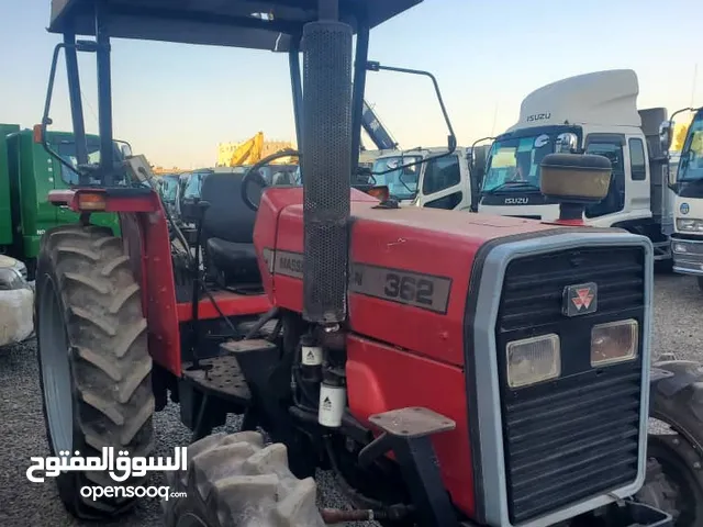حراثه نظيفة جدًا استخدام قليل شبه جديدة(دبل ومواصفات قويه اشتغلت 3350 ساعه ) تقريبا سنه بشكل قليل جد