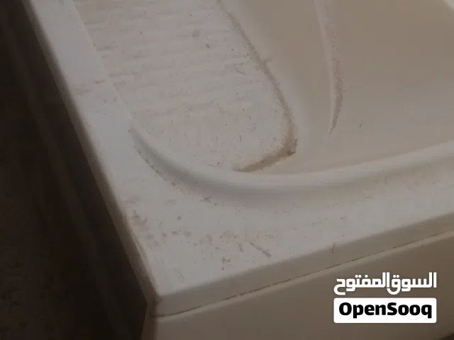 حوض اسحمام (170 * 75) شبه جديد ابيض يركب بعد السيراميك