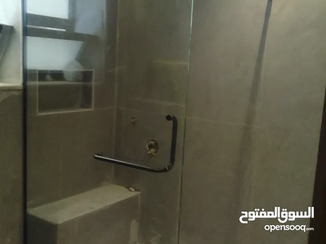 قص وتركيب وتفصيل جميع انواع الزجاج وللمرايا وتركيب جميع زجاج الطاولات وفتح شفاطات
