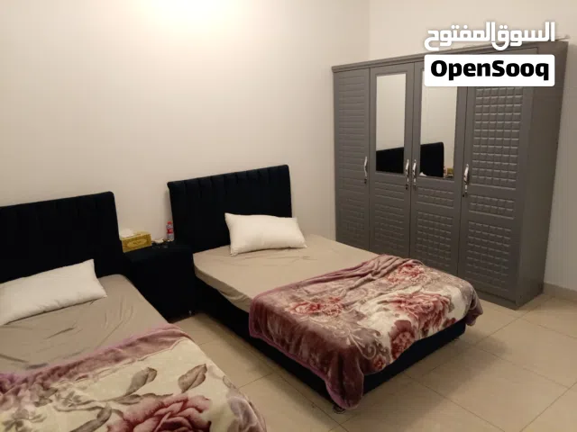 غرفه بالحمام للايجار ب المعبيله الجنوبيه شارع الخير 99 A room in the bathroom for rent in Mabela