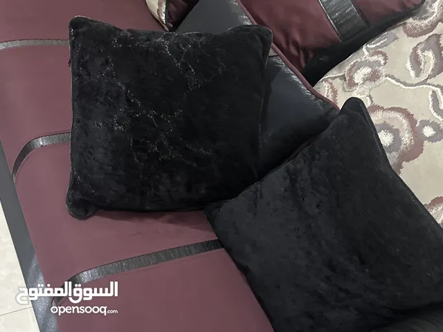 طقم كنب مكون من ثلاث قطع