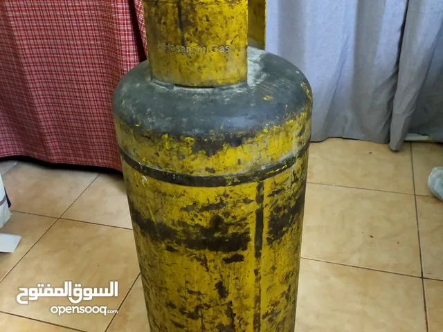 this is a thread type Gas cylinder