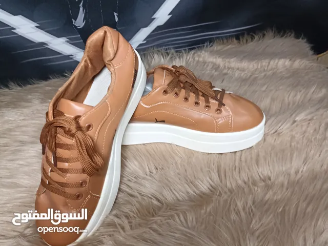 حذاء نسائي خفيف ماركه بوما