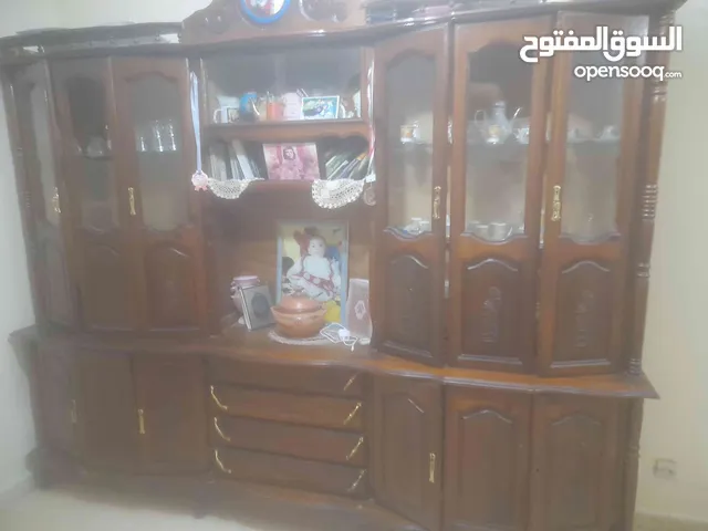 خزانة مستعملة في حالة جيدة