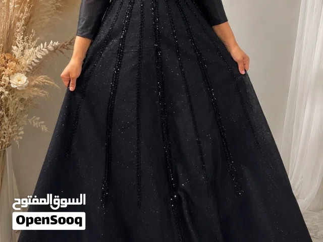 فستان اسود فاخر ، luxurious black dress