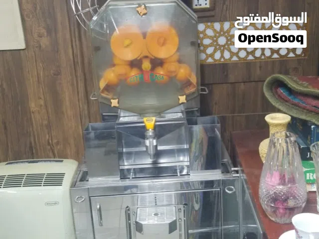 عصاره برتقال صناعه هولندية اجت بشحنه من هولندا تعصر 40 حبه برتقال بالدقيقه الوحده ممتازه شغاله ميه