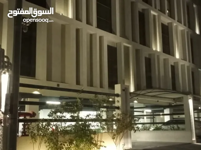 شقة مميزة و فاخرة لها اطلالة على الكورنيش للبيع