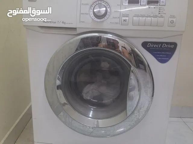 غسالة LG لون ابيض بحالة ممتازة