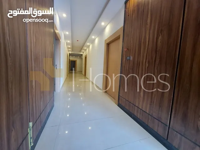 مكتب طابق ارضي على شارعين للإيجار في ضاحية الامير راشد مساحة المكتب 100م