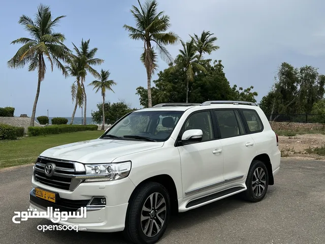 Toyota Land Cruiser 2018 in Muscat