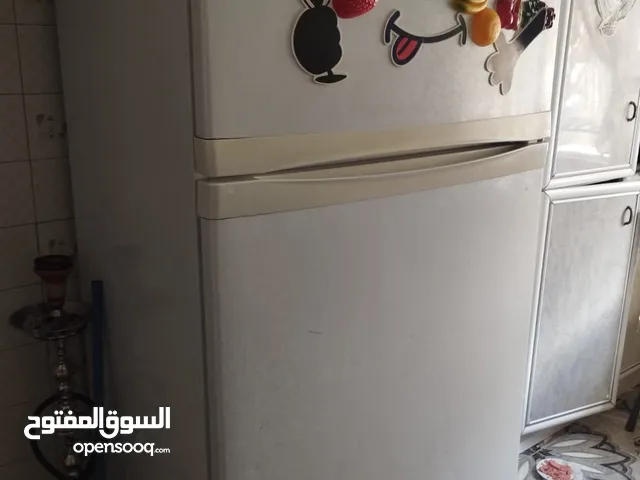 فريزر وثلاجة هاي لايف للبيع بحالة ممتازة