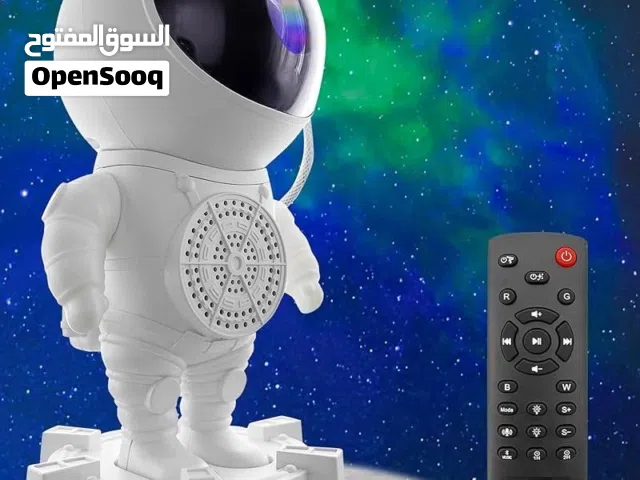 رجل الفضاء يضيء في السقف و فيه سبيكر (بلوتوث)