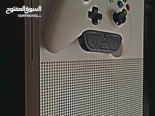 ع Xbox one s مع ايد وحده اصليه  و كل أسلاكها الاصليه و معاها سيدي call of duty ghost نضيفه جديده