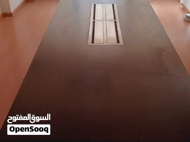 طاولة مؤتمرات خشب