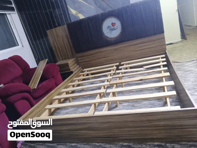 تخت مع كومنتين  اشي نظيف خشب بلوط بسعر حرق تواصل عل الملاحظه