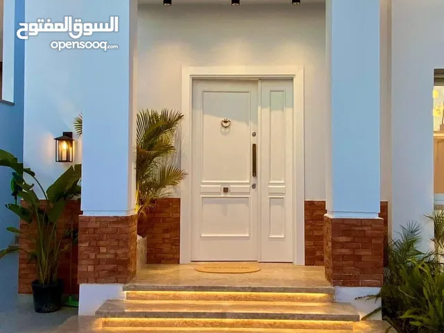 225 m2 5 Bedrooms Townhouse for Sale in Tripoli Ain Zara
