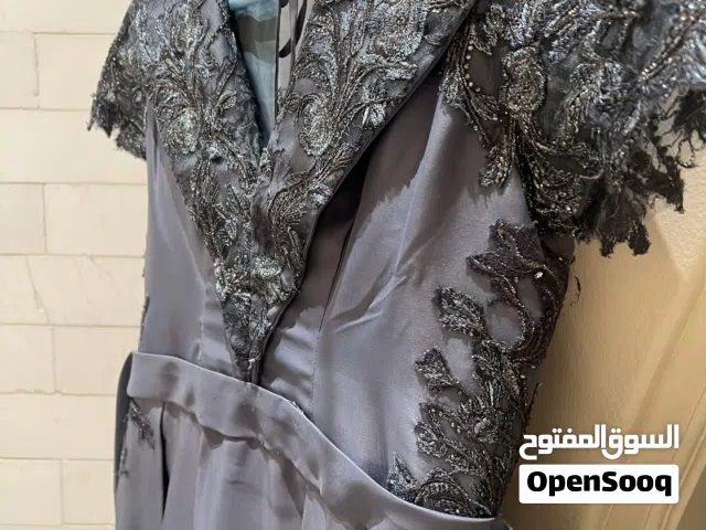 فستان مناسبة للبيع قطعة فرنسية