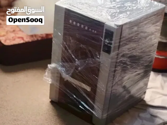 5 ماكينة تحضير المشروبات الساخنة بالعملة الأردنية  وثلاجة عرض صغيرة للبيع
