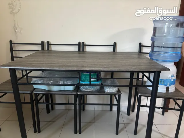ترابيزة معاها 4 كراسي