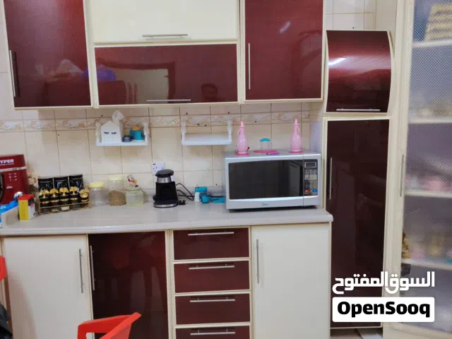 دولاب مطبخ نظيف