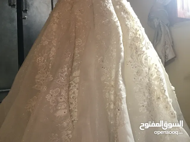 للبيع فستان زفاف مع الطرحه