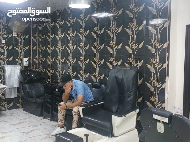 صالون ومركز تجميل في الشارقه شغال وبه وارد أكثر من المنتاز ورخصة التجارية مجددة وجاهز بالموظفين بسعر