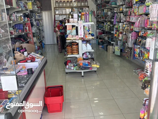 محل نثريات وادوات منزلية للبيع