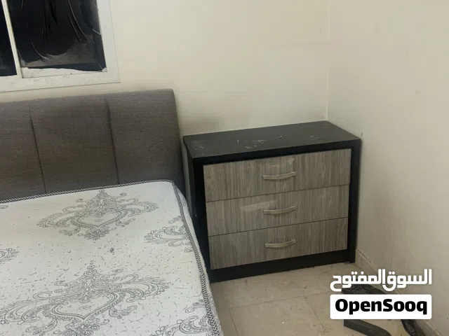 سرير ومرتبه ودولاب