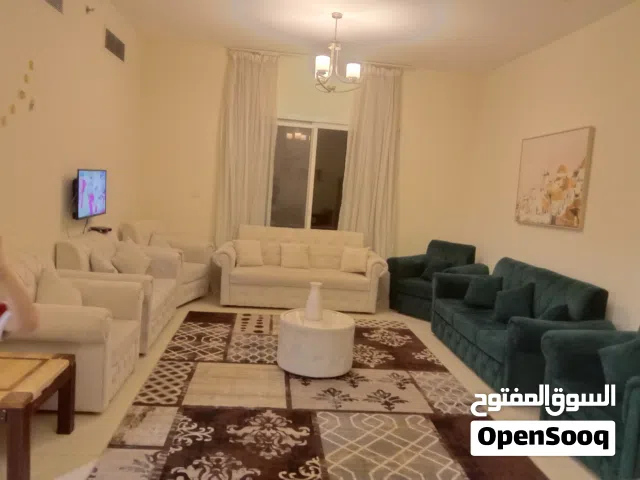 لدواعي السفر أثاث شقة بحالة جيدة جدا