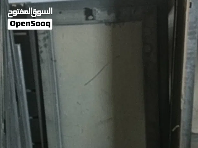 للبيع شبابيك مستعملهللبيع شبابيك مستعمله 3حبات معه كايبل كهربائية معه باب الامنيوم For sale: 3 us