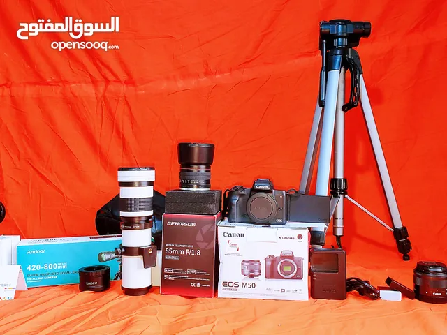 كاميرا سينمائية من كانون مع مجموعة عدسات وأدوات تصوير