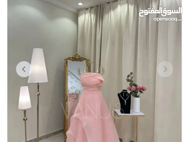 فستان وردي