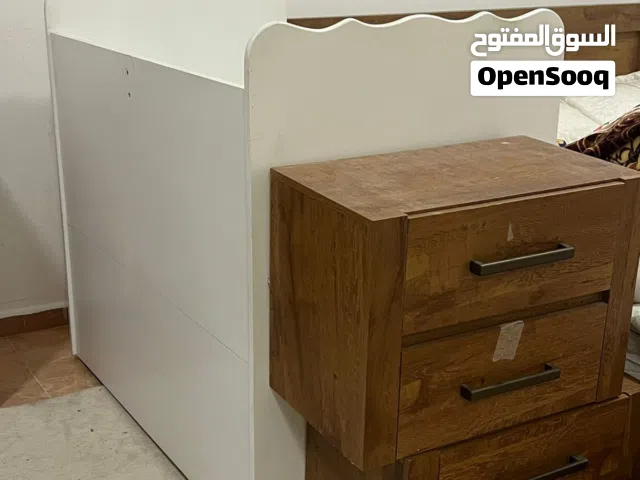 سرير طفل( تفصيل )مستعمل لمدة سنه فقط