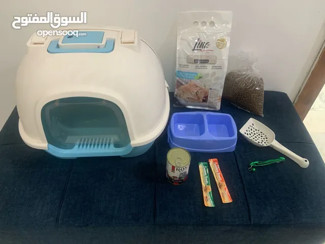 مستلزمات قطط كامله متكامله مع اكسسوارات واكل ورمل وبوكس قوي