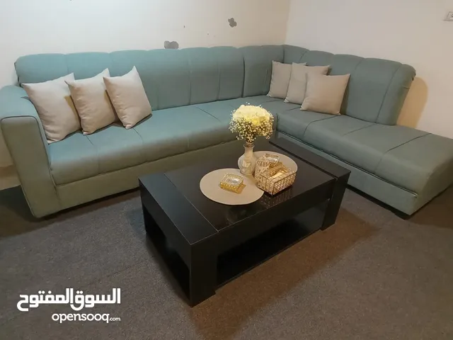 طقم كورنر + طاولة وسط + طاولة تلفزيون للبيع