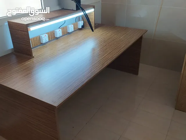 bench for selling مكتب لأعمال الصيانة