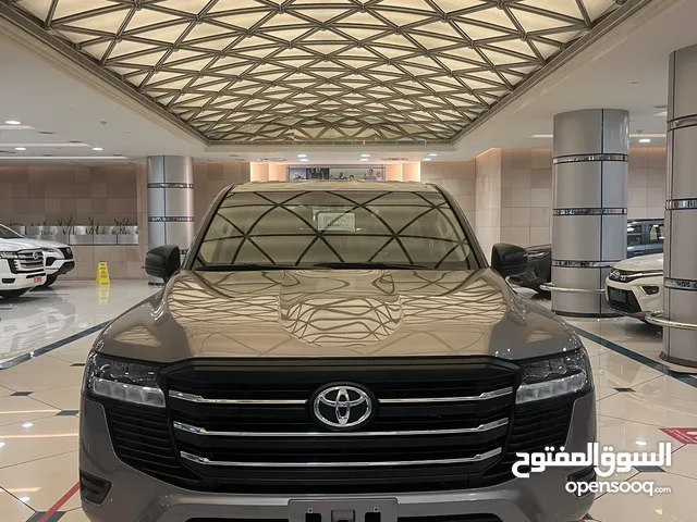 للبيع تويوتا لاندكروزر استاندر 2024 بدون تيربو وكالة عمان بلون مميز