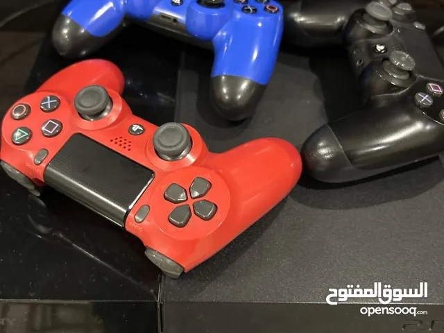 Ps4 for sale. Comes with 3 controllers/ بليستيشن فور للبيع مع ثلث يدات.