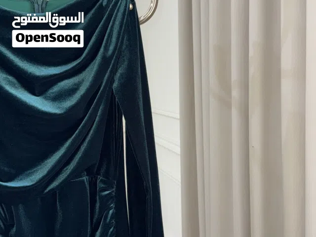 فستان سهره مخمل ملكي- لبسه واحده مقاس M
