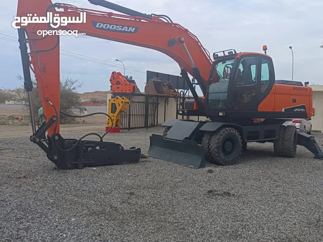 2015 Tracked Excavator Construction Equipments in Al Batinah