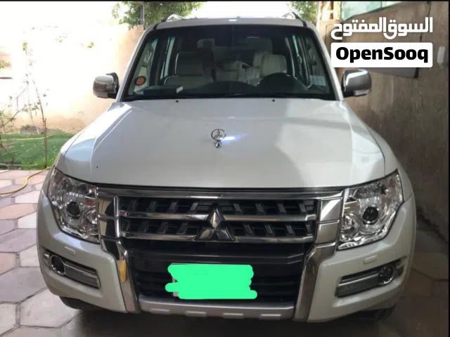 2015 ميتسوبيشي باجيرو Standard