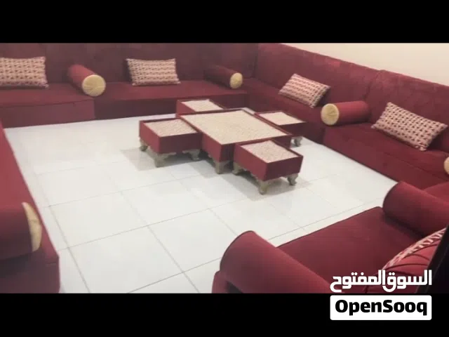 كنب ارضي موردن شبه جديد عنابي جلسة أرضية بتصميم عصري ومريح،