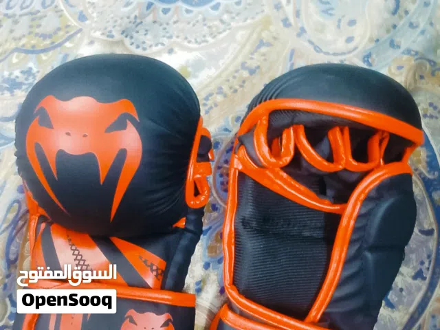 جفوف / قفازات mma هواة جديده للبيع غير مستعمله ونضيفه ماركة فينوم العالميه فحص يم المندوب